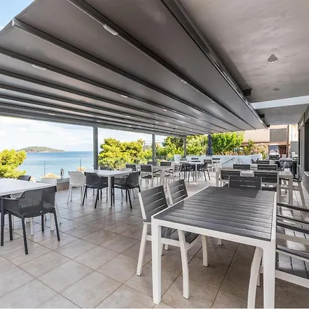 Bay 3* Trizonia