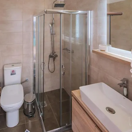 Bay 3* Trizonia